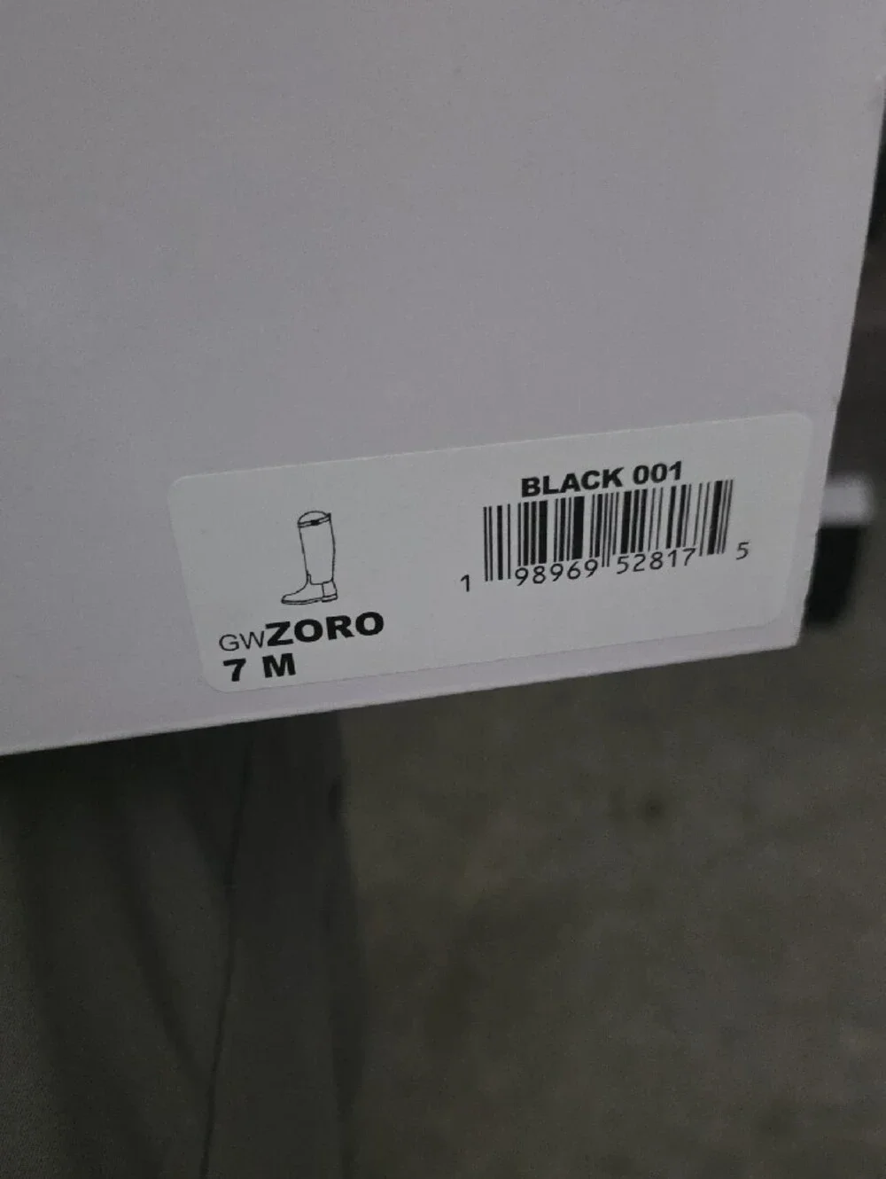 The GUESS Zoro riding boot is a beautiful silhouette Size 7m